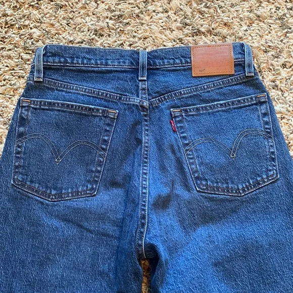 Levi’s 501 High Rise Rip Knee Straight Leg Crop